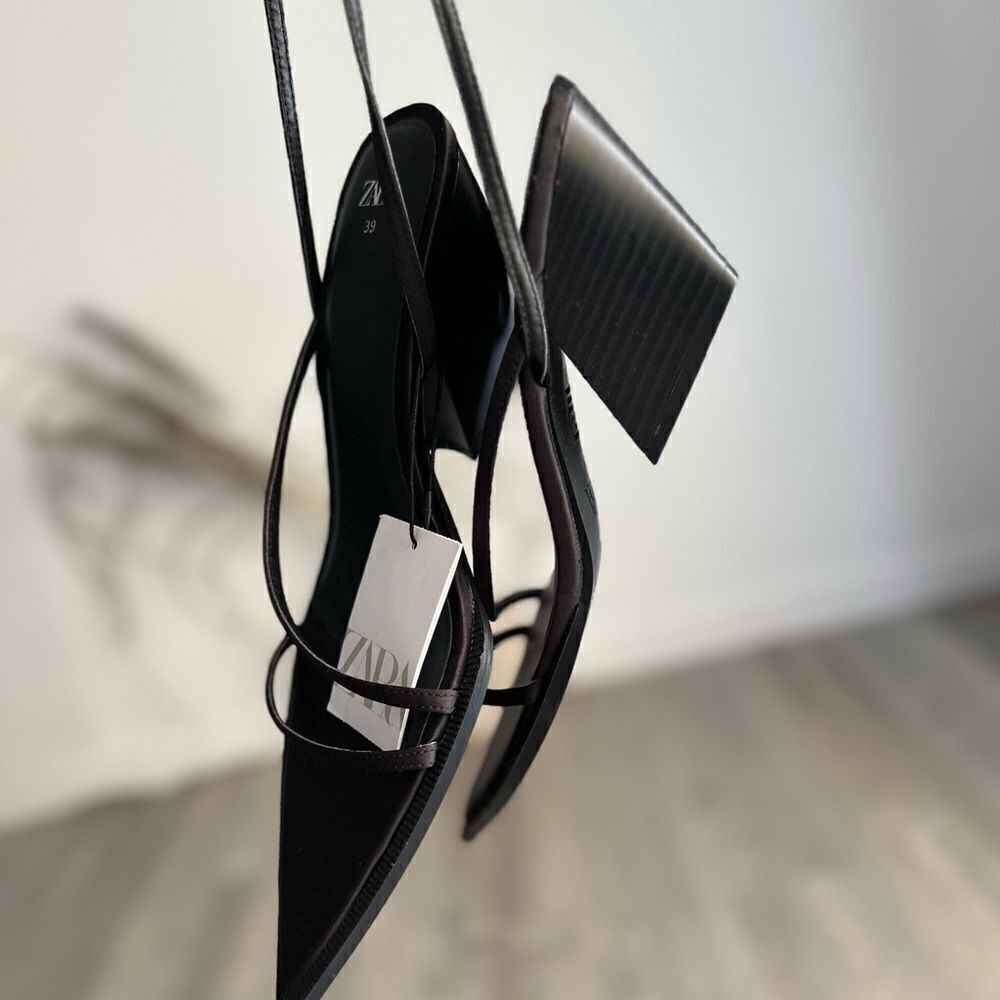 ZARA STRAPPY BLOCK HEELED SANDALS
BLACK - Picture 3 of 5